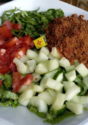 A picture of Kwadon lettuce ( local lettuce Salad.