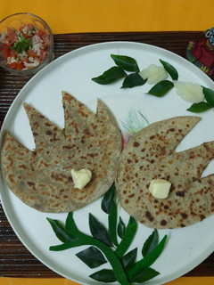 पंजाबी आलू पराठा (punjabi aloo paratha recipe in marathi) रेसिपी चे मुख्य फोटो