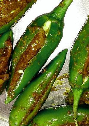 चटपटी भरवा मिर्च आचार (Chatpatti Bharwa Mirch Pickle recipe in hindi) रेसिपी मुख्य फोटो