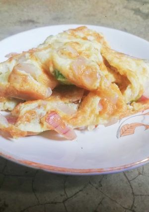 ফ্লাফি অমলেট(Fluffy omelette recipe in Bengali) রেসিপির প্রধান ছবি