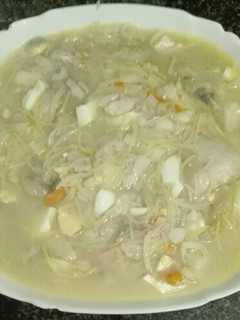 Una foto de Sopa de fideos con rape y cazón