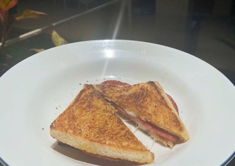 Smoked beef cheese toast ala anak kozan keren