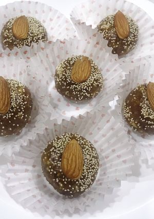 A picture of Dry fruit laddu.