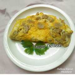A picture of Omellete Bakso Ayam Suir.