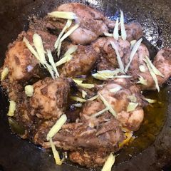A picture of Namkeen chicken krahi.
