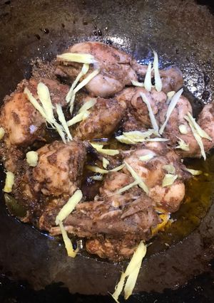 A picture of Namkeen chicken krahi.