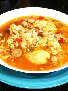 Una foto de Arroz Bomba caldoso con pollo y mini champiñones