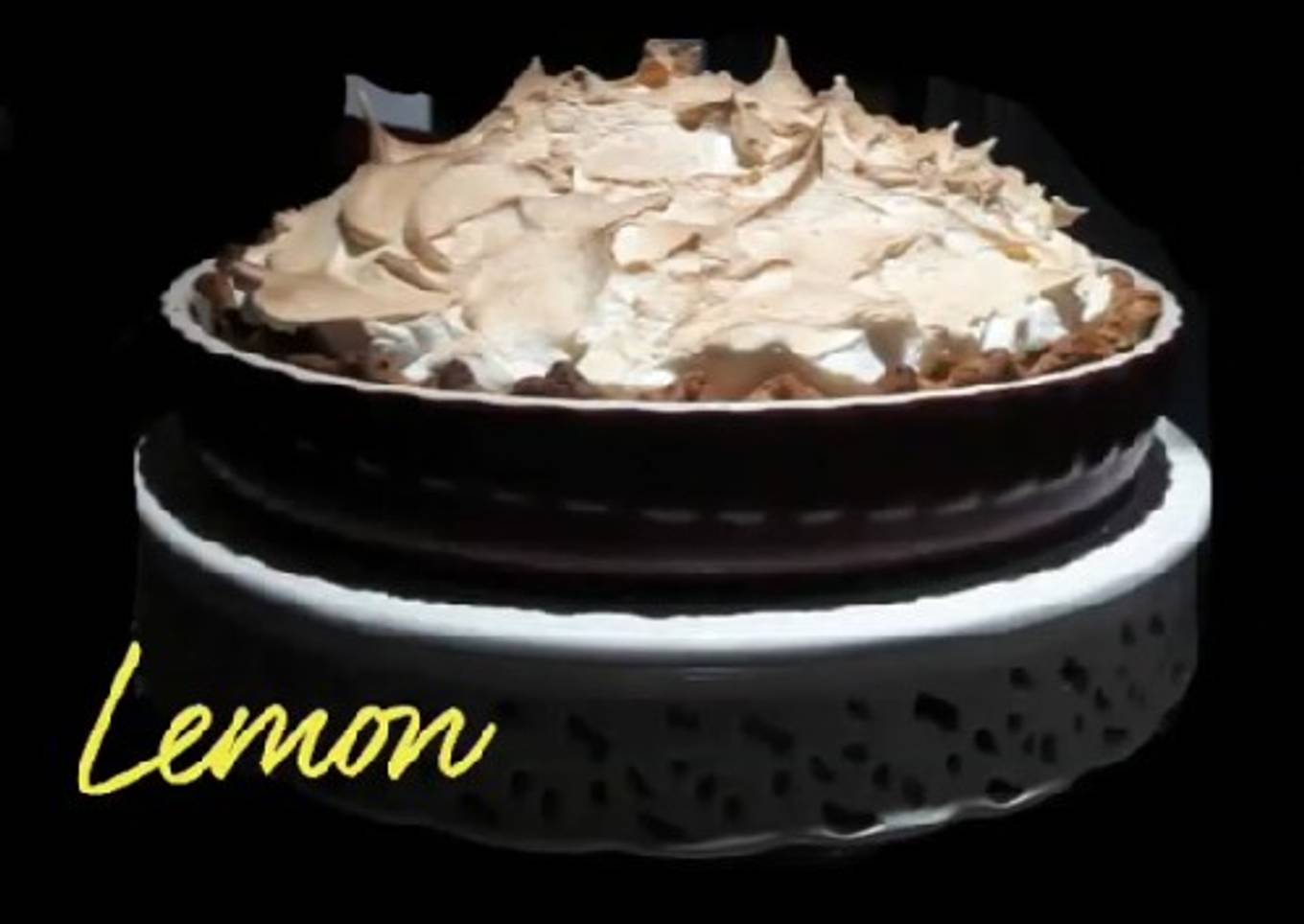 Tarta de cuajada de limón y merengue flameado