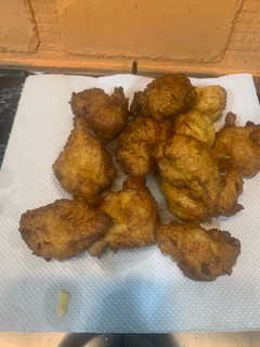 Foto principal de Buñuelos de calabacín y cebolla dulce