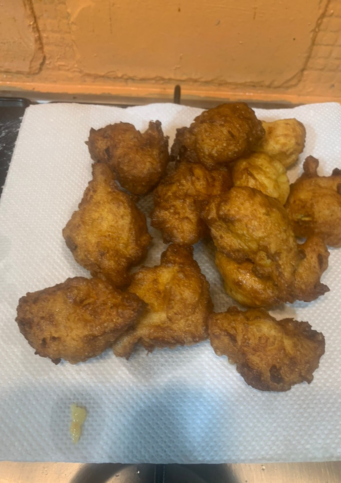 Una foto de Buñuelos de calabacín y cebolla dulce