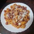 Tortellinis rellenos al queso con salchichas