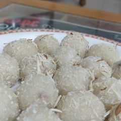 A picture of Coconut Ladoo.