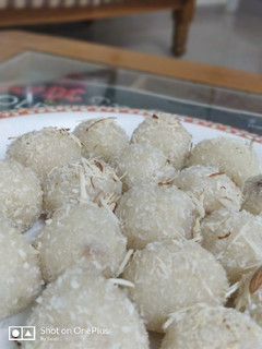 A picture of Coconut Ladoo.