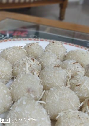 A picture of Coconut Ladoo.