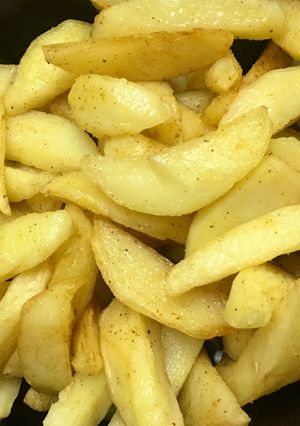 A picture of Homemade potato chips.