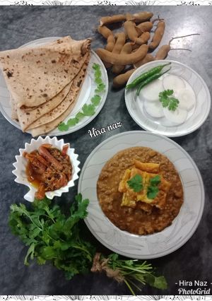A picture of Chanay Ki Daal With Egg Fry.