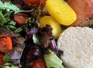 Foto de Frango grelhado com salada