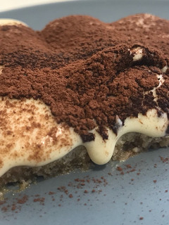 Una foto de Tiramisú con crema de orujo