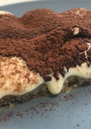 Una foto de Tiramisú con crema de orujo