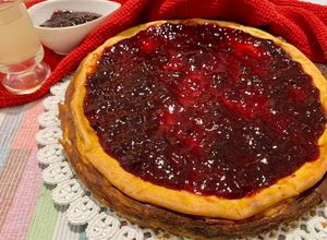 Foto di Cheesecake con crema ricotta mascarpone e confettura ai frutti di bosco
