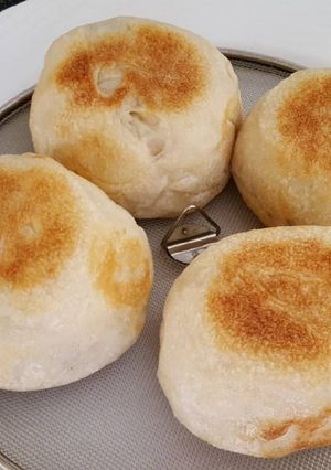 A picture of Sourdough bun.