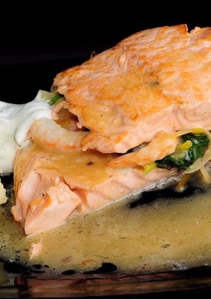 Una foto de Salmón relleno de navidad