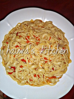 A picture of Mixed pasta jollof.