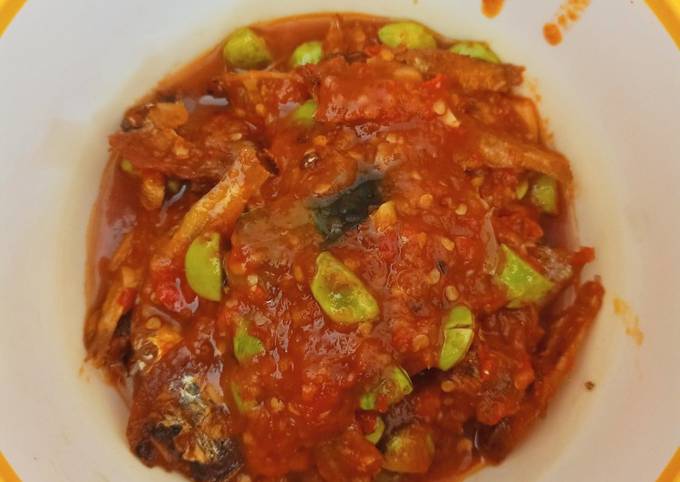 Resep Sambal Pete Ikan Asin Bilis Teri Oleh Indah Yuliani Cookpad