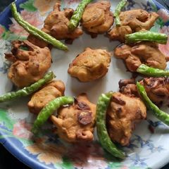 Onion bhajiya (kanda bhajji) A picture of Onion bhajiya (kanda bhajji).