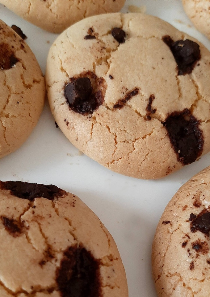 Una foto de Galletas especiadas con chocolate puro