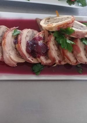 Una foto de Pollo Enrollado con salsa de Camu Camu (amazónico)