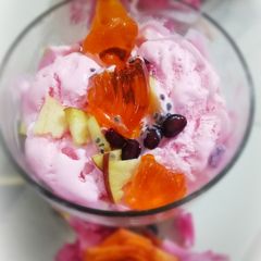 A picture of Jelly and Fruit Ice-cream.