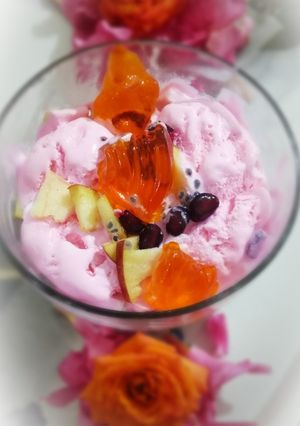 A picture of Jelly and Fruit Ice-cream.