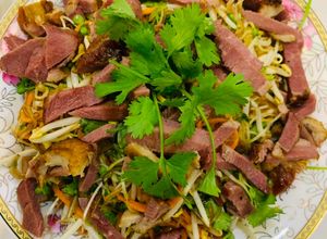 Hình của món Gỏi hoa chuối ức vịt xông khói.