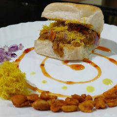 A picture of Dabeli.