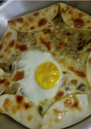 Una foto de Tarta de arvejas y atún desmenuzado con tapas de empanadas