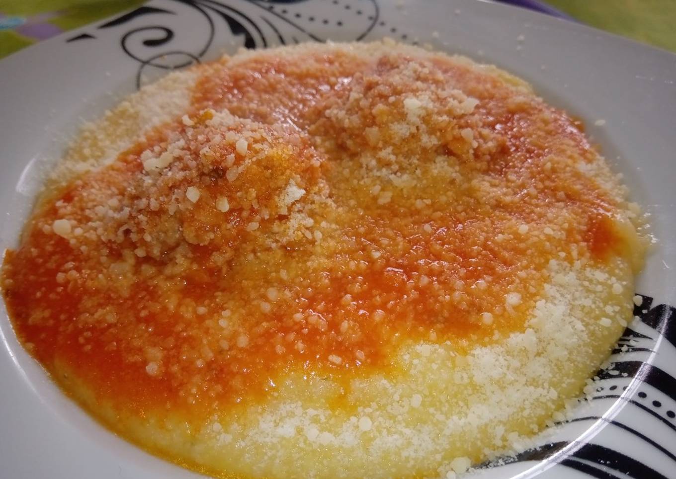 Polenta con Salsa y Albóndigas