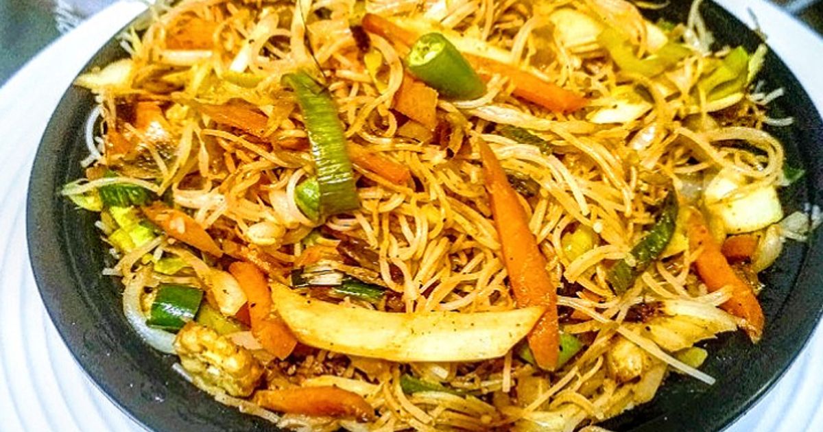 Street Style Veg Noodles Recipe by Rajput Amita Singh - Cookpad