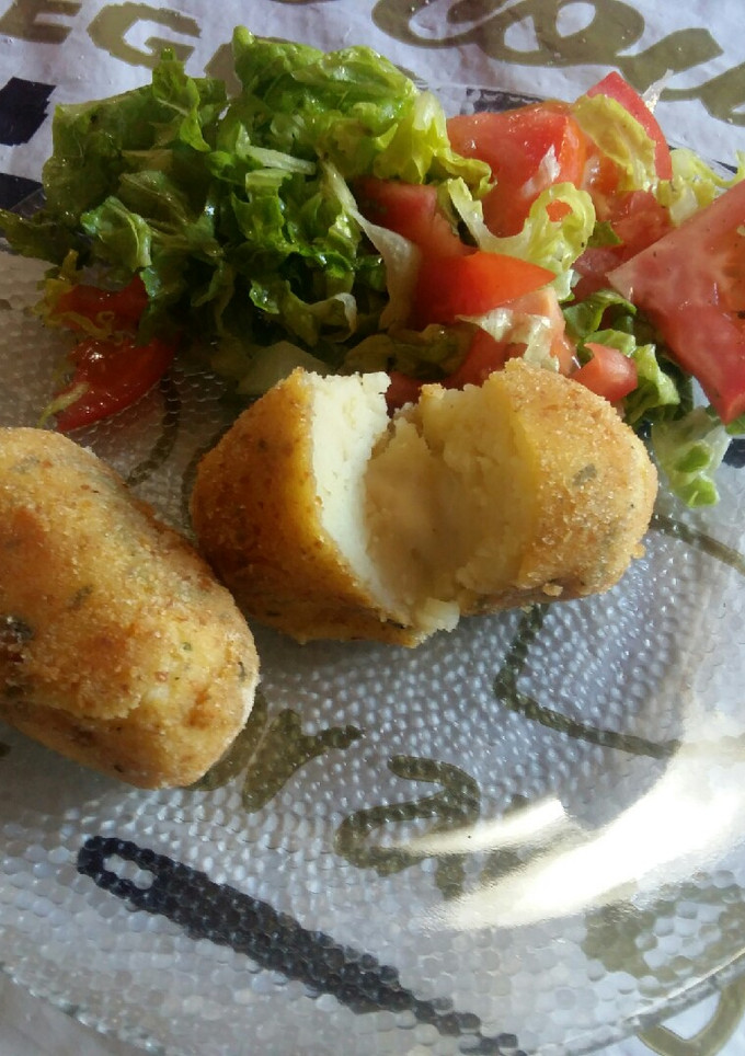 Una foto de Bomba de papa al horno con el puré de cebolla y relleno de queso