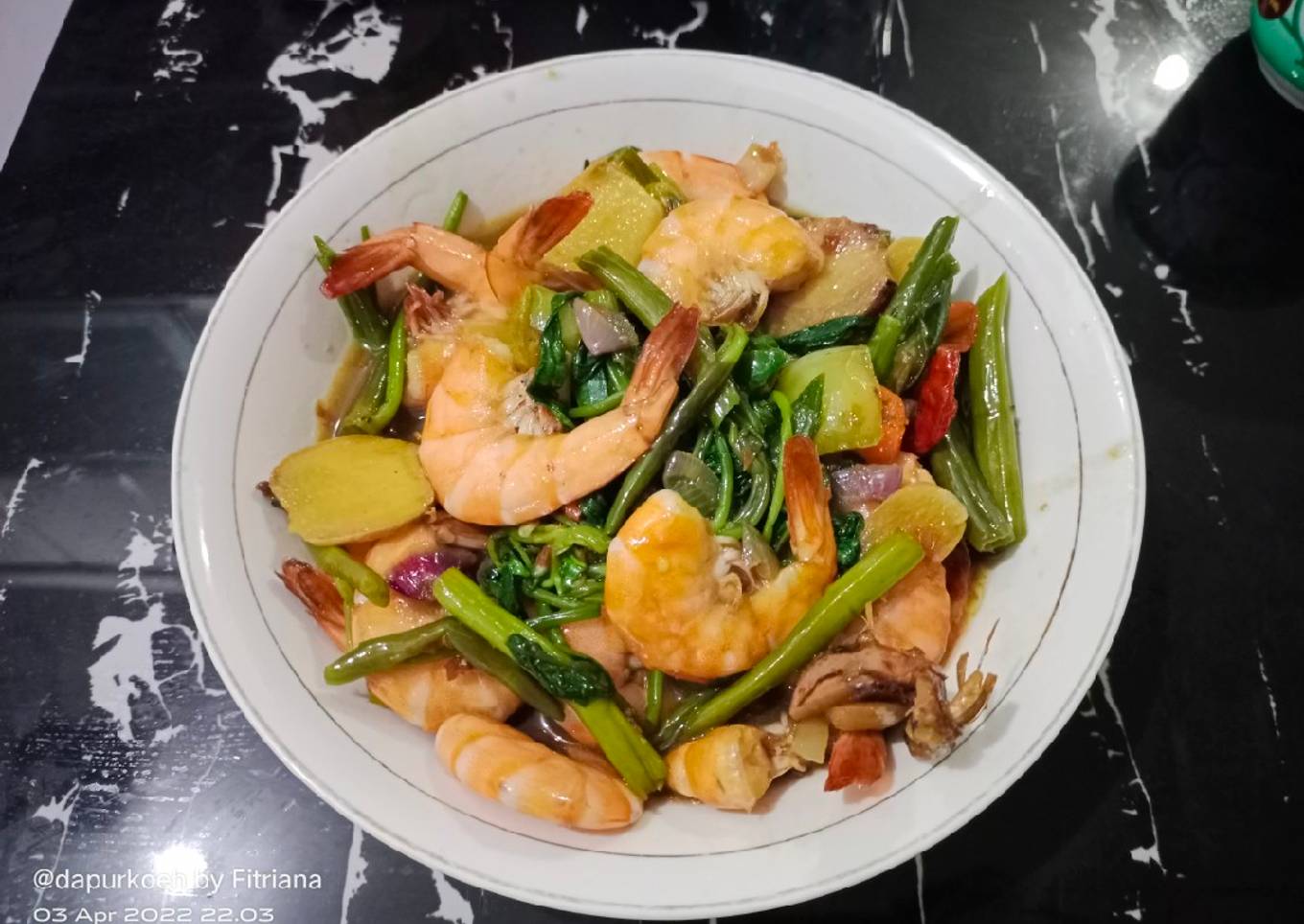 Kangkung tumis udang saus tiram