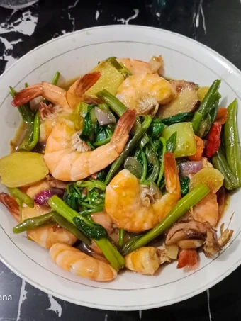 Langkah Mudah untuk Membikin Resep Kangkung tumis udang saus tiram yang Bisa Manjain Lidah Anti Ribet, Bikin Ngiler