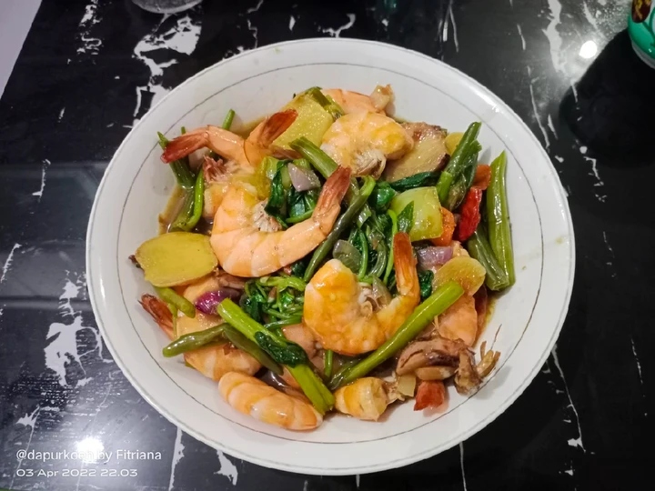 Langkah Mudah untuk Membikin Resep Kangkung tumis udang saus tiram yang Bisa Manjain Lidah Anti Ribet, Bikin Ngiler