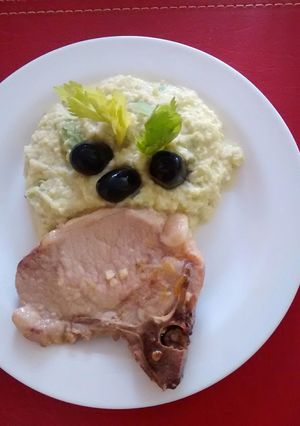 Una foto de Puré de apio y palta con chuleta de cerdo