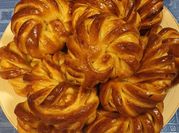 Una foto de bollos con dulces de leche