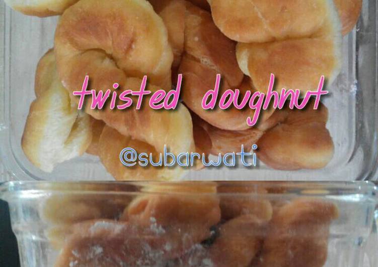 Donat Putar (twisted doughnuts)