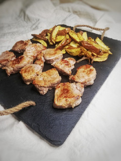 Foto de Batatas fritas do campo com lombinho grelhado