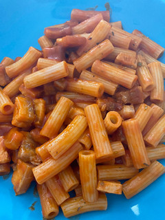 Una foto de Macarrones con panceta y salsa habanero