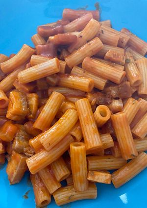 Una foto de Macarrones con panceta y salsa habanero