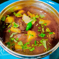 A picture of 3 color aloo gosht.