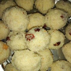 A picture of Suji ladoo (rava ladoo).